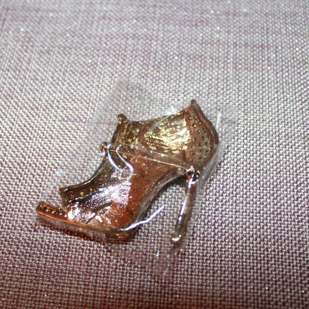 High heel Rhinestone Brooch - Picture 2 of 2
